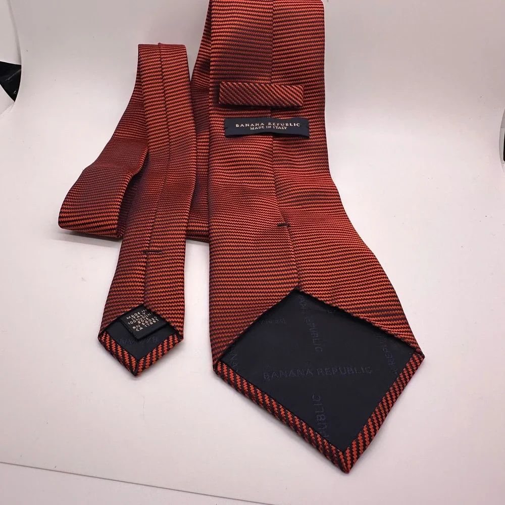 Banana Republic Men's Necktie Orange Black Striped‎ 100% Silk Made in Italy